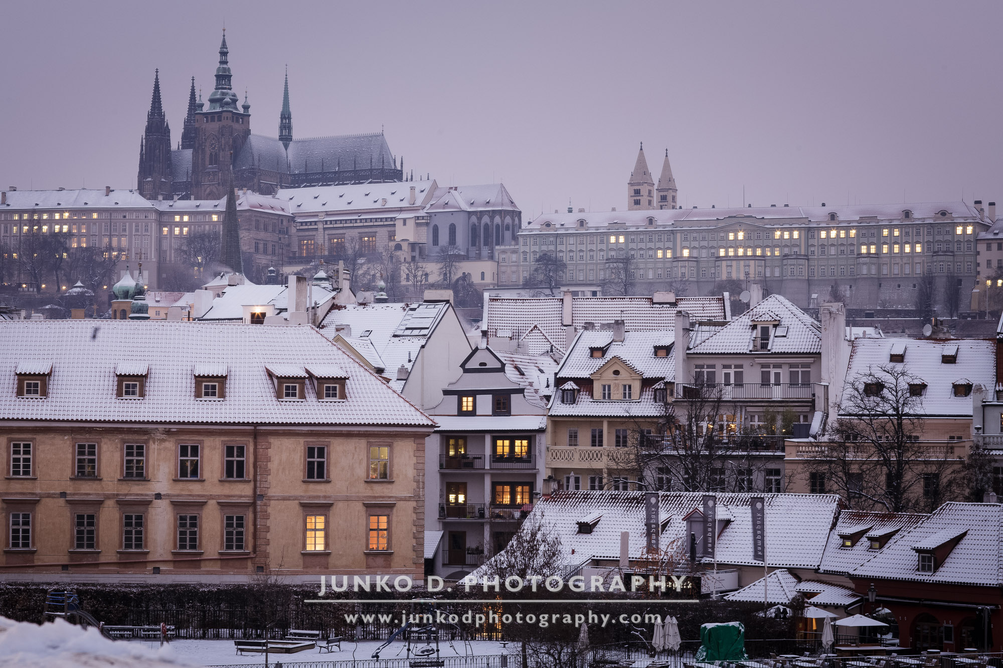 2015_PRAGUE_Charles_Bridge_snow_20_for_web