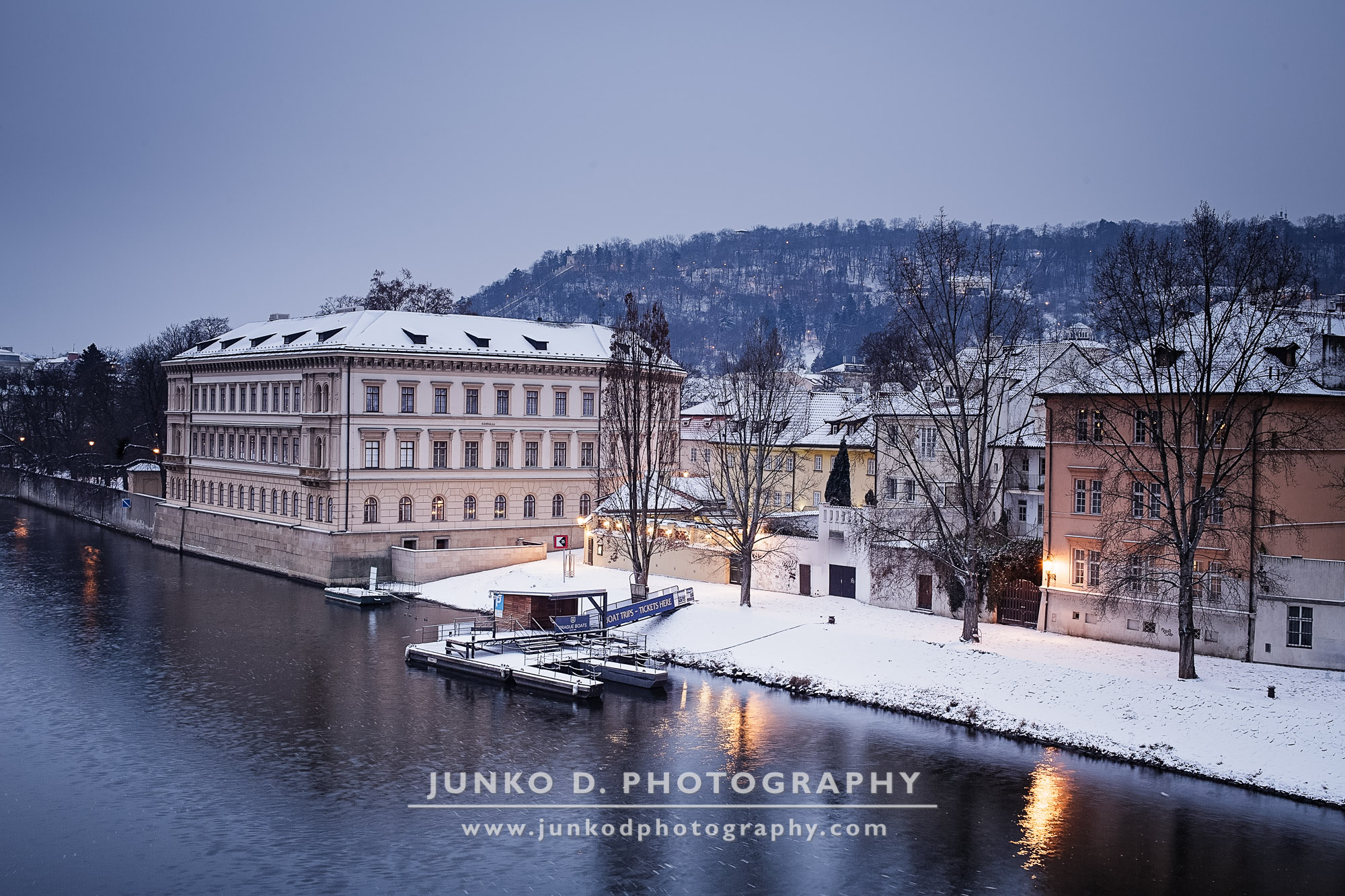 2015_PRAGUE_Charles_Bridge_snow_23_for_web